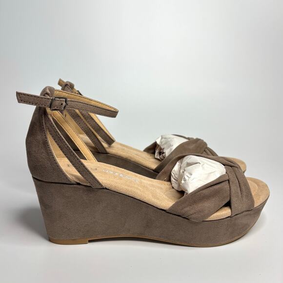 Dirty Laundry DL Dive In Platform Wedge Sandal in Dusty Taupe - Picture 2 of 8
